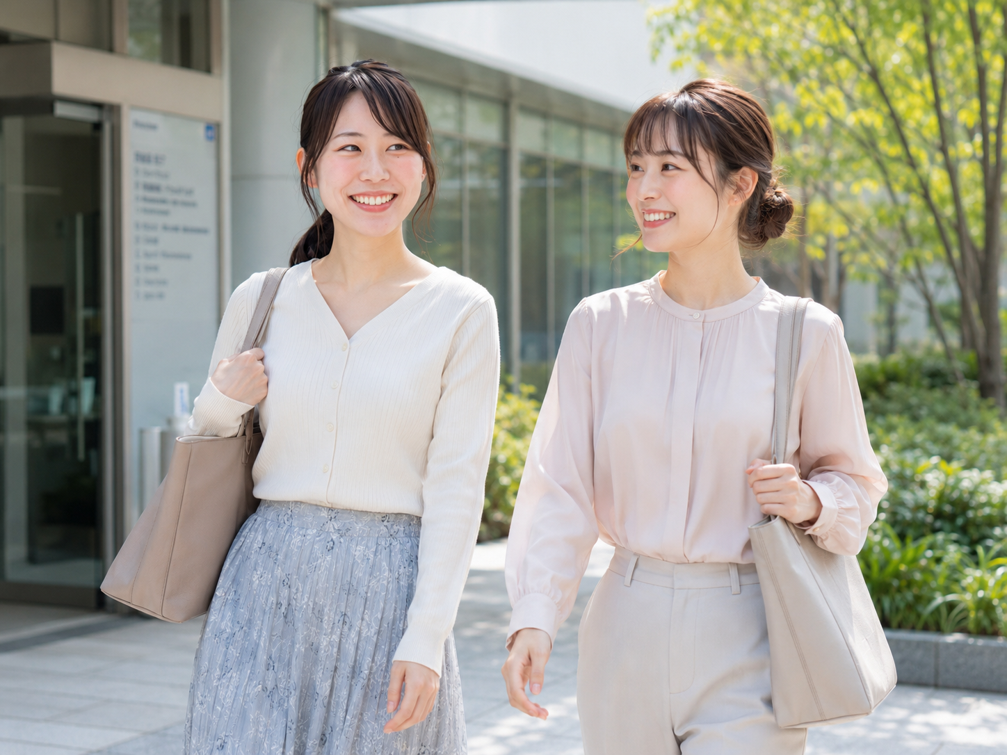 退社前の確認と業務終了の様子