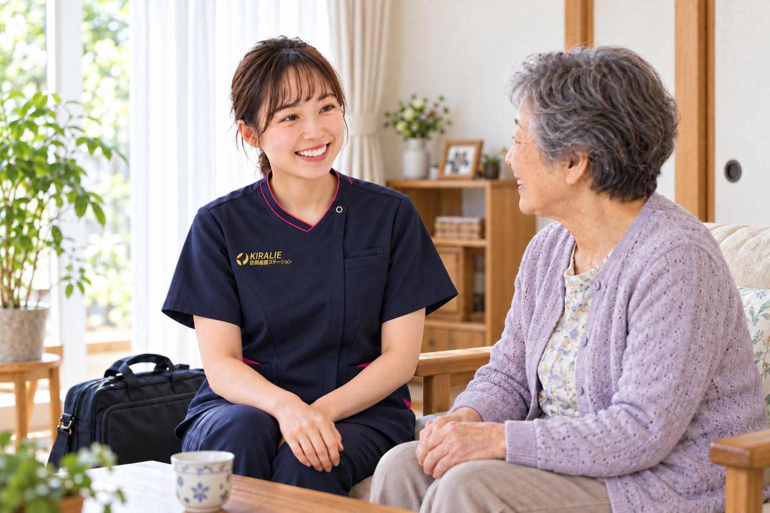 利用者様と対話する訪問看護師のイメージ
